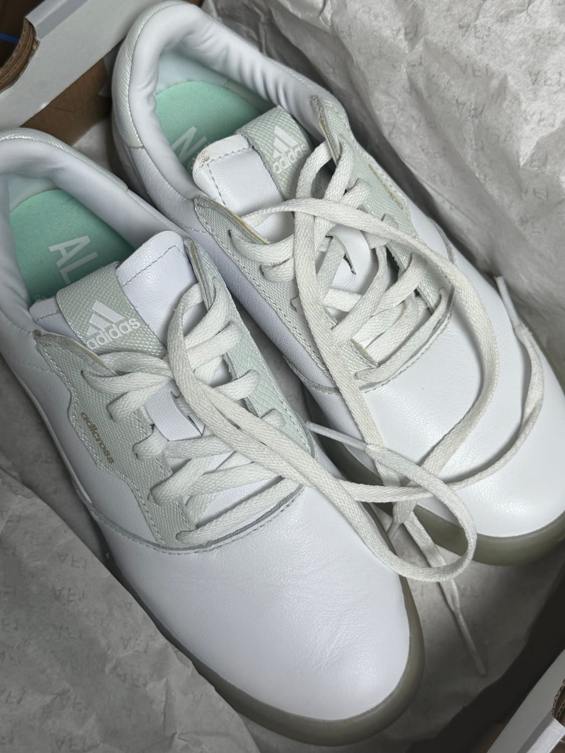 아디다스 골프화 아디크로스 레트로 스파이크리스 여성 FW6332 상품이미지2