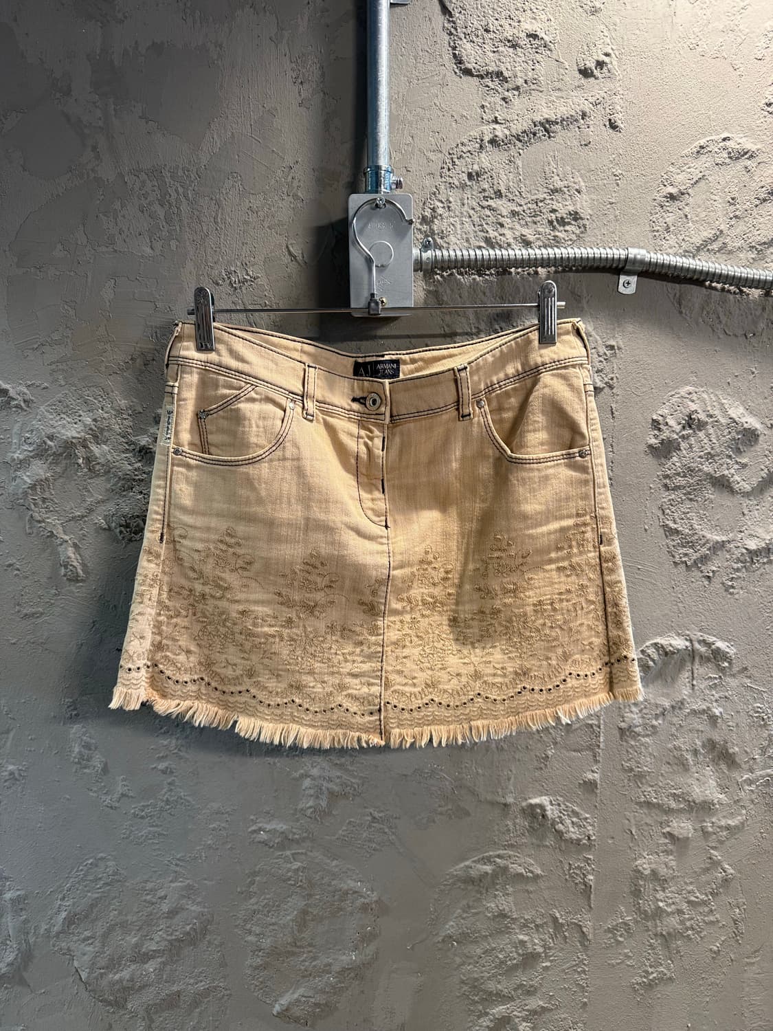 알마니진 ARMANI 플라워 자수 데님 미니스커트 베이지 42 상품이미지1