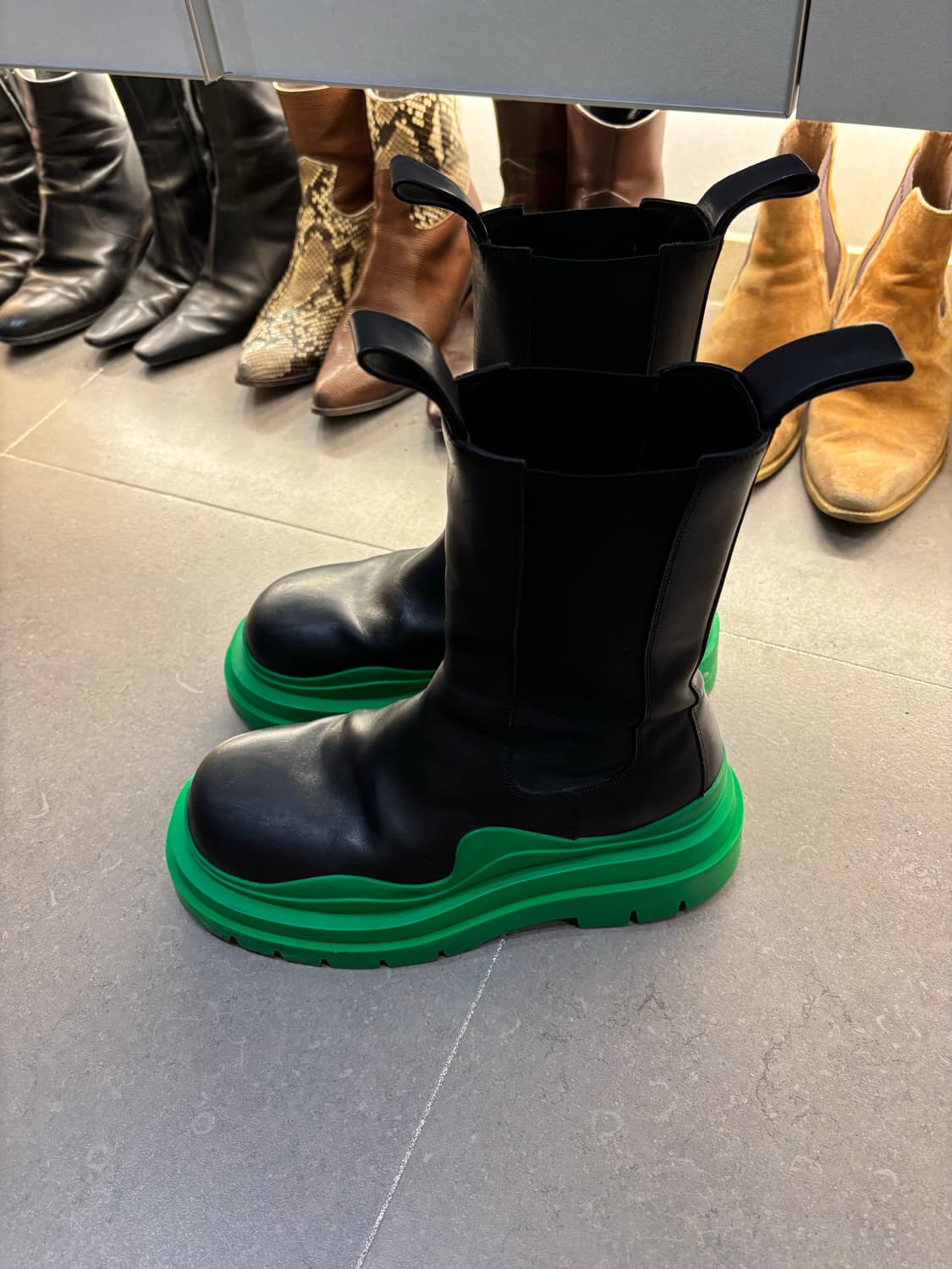 보테가베네타 타이어 부츠 패러킷 42.5 팝니다 상품이미지2