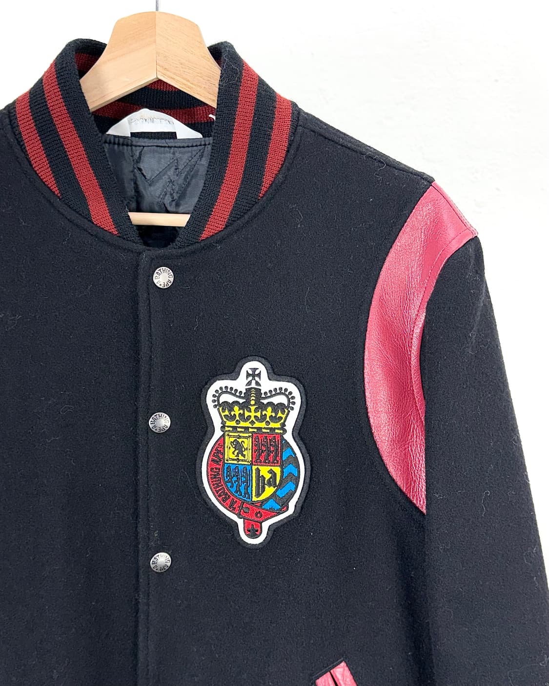 베이프 10aw 엠블럼 패치 멜튼 레더 퀼팅 바시티 자켓 상품이미지3