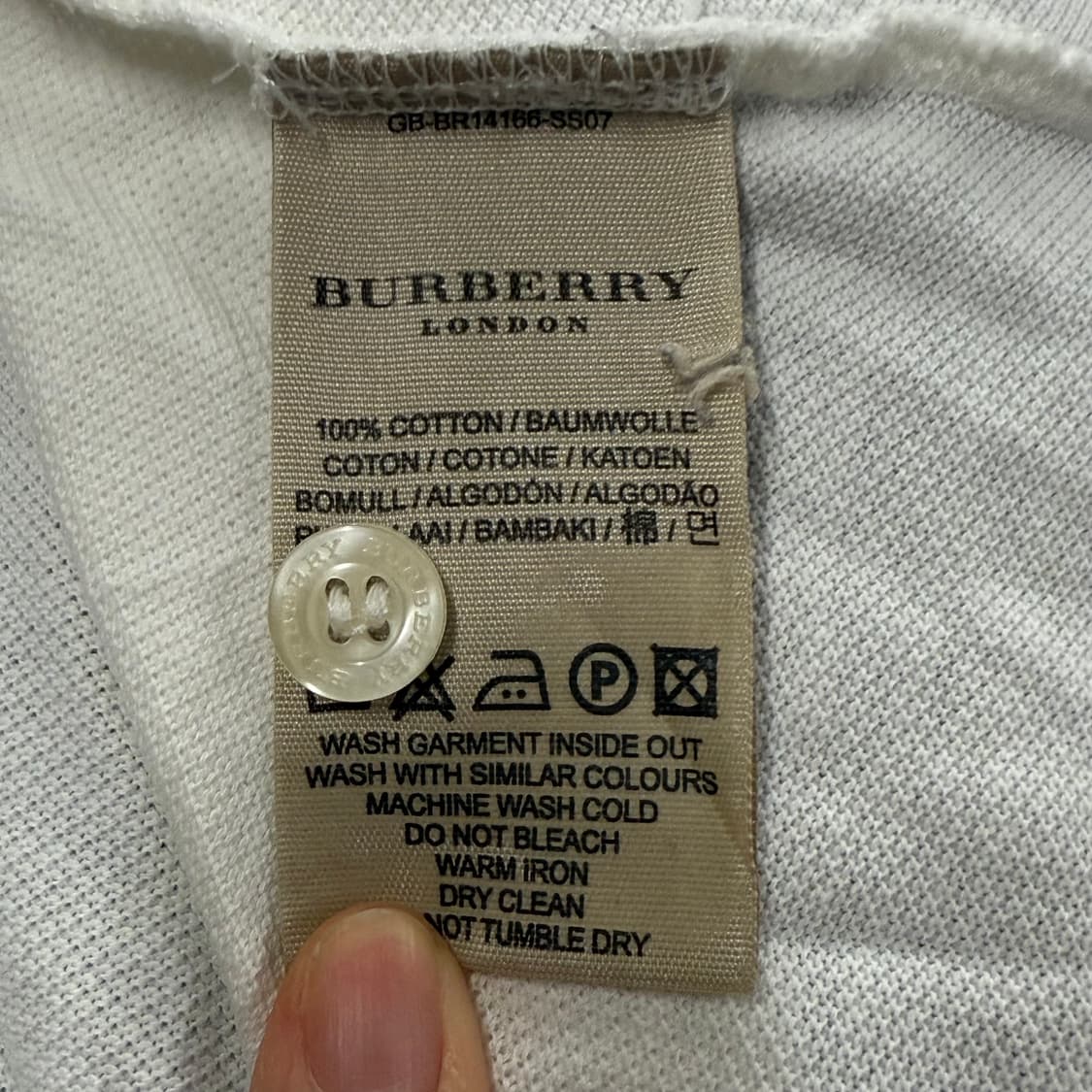 버버리 PK 체크 카라 화이트 긴팔 티 상품이미지6