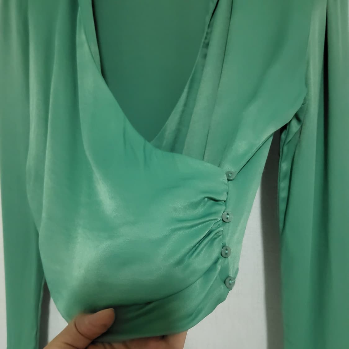 새상품 자라 zara 크롭 랩 새틴 블라우스 S 상품이미지3
