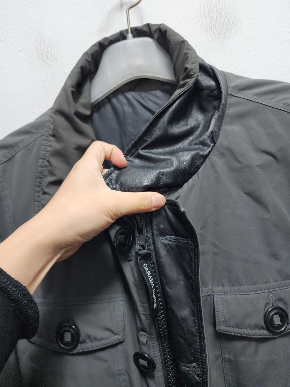 캐나다구스 가죽배색 밴프 전투용 파카 상품이미지5