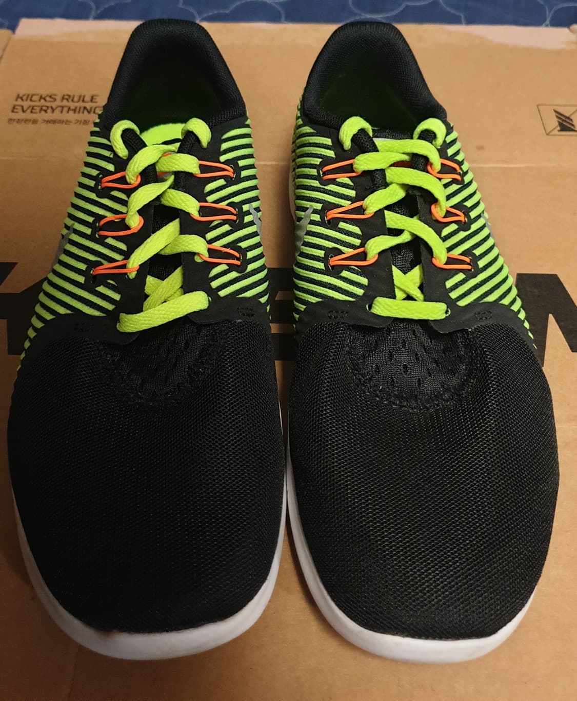 나이키 프리런 CMTR 블랙&형광 런닝화 (240) 상품이미지3