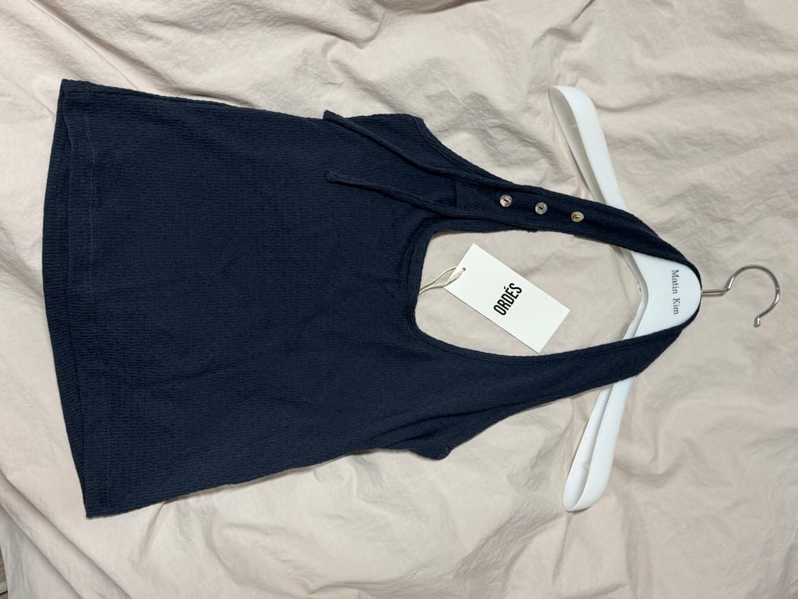 [새상품] 오데스 홀터넥 슬리브리스 네이비 상품이미지3