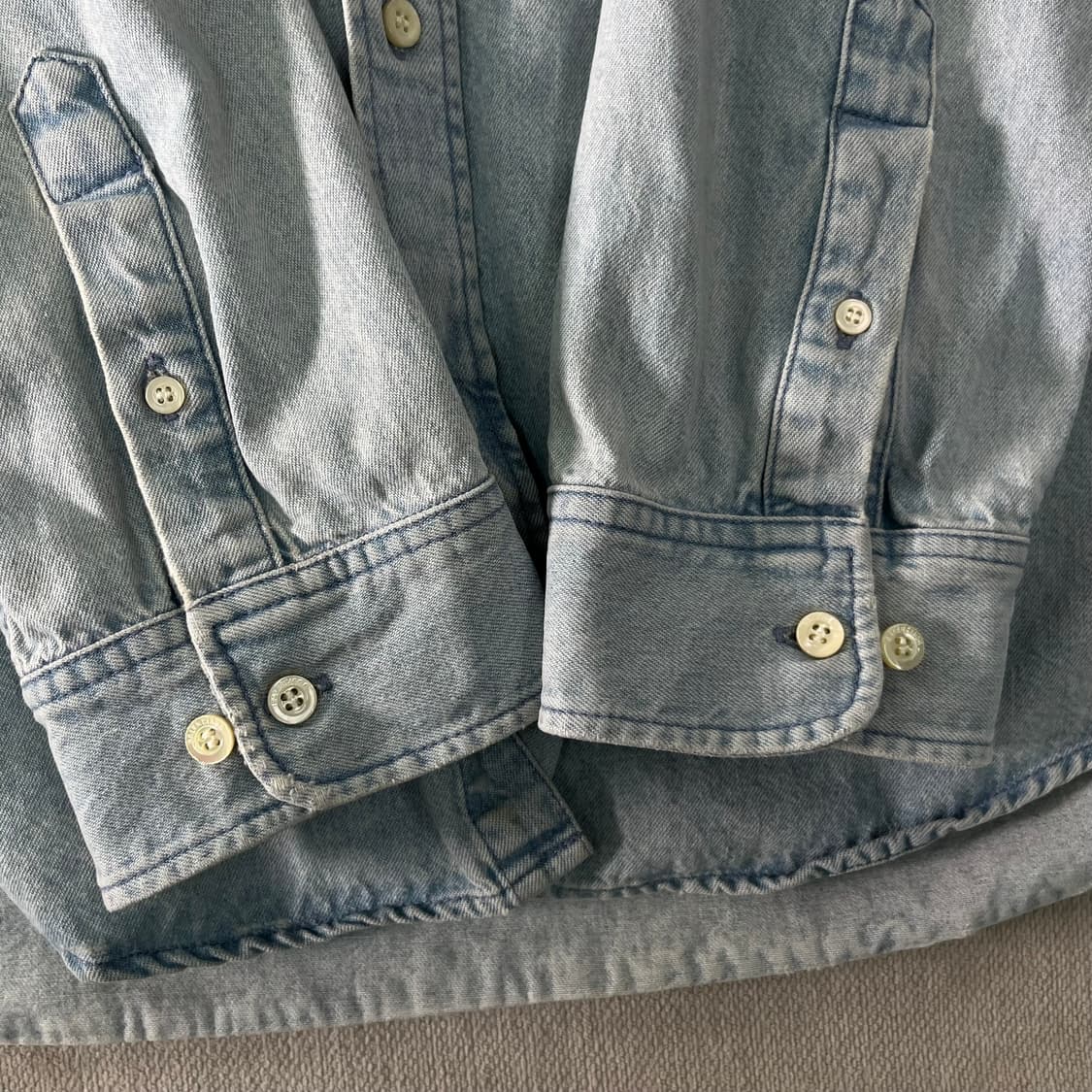 105 발렌시아가 19SS 백로고 데님 셔츠 상품이미지7