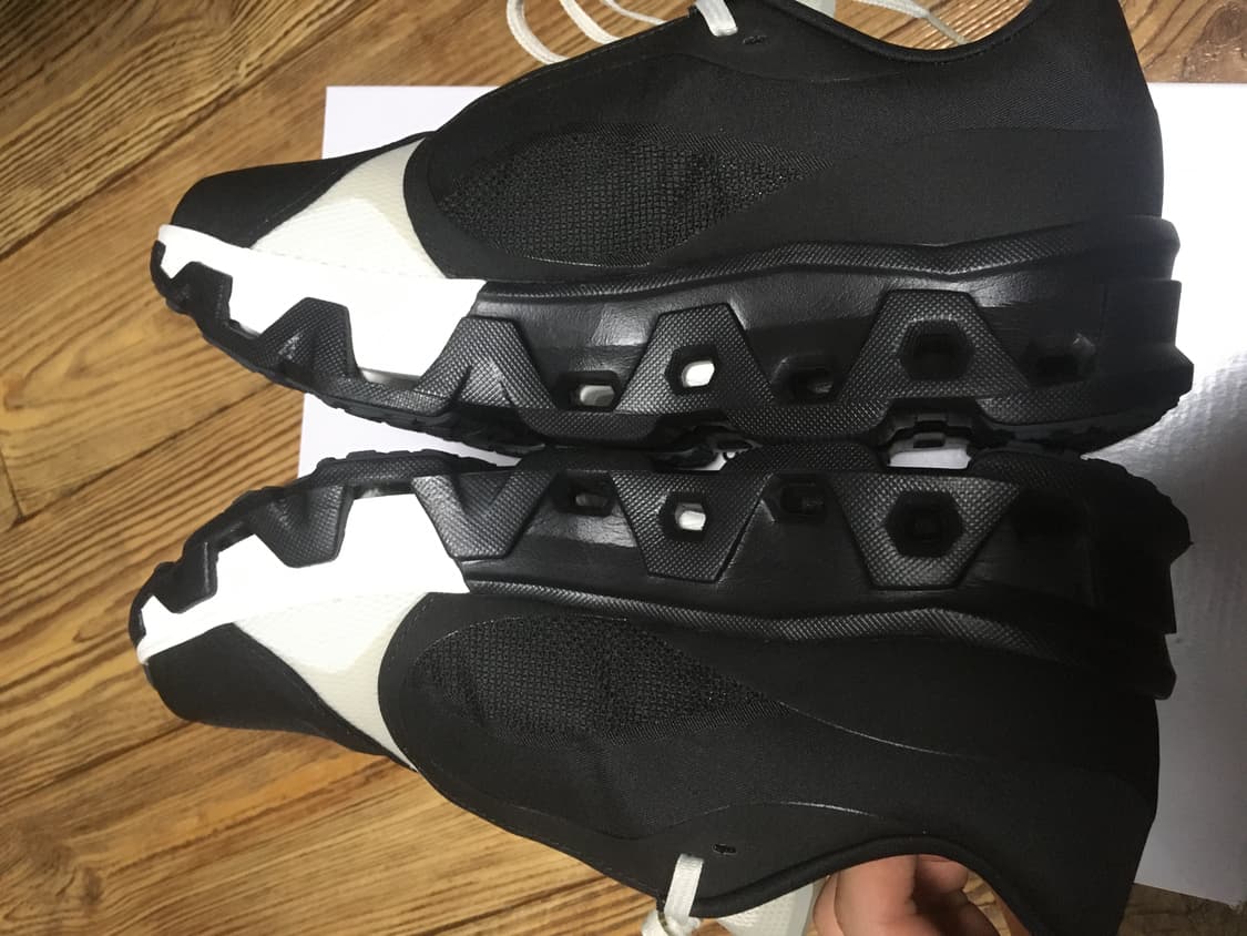 온러닝 파프 클라우드몬스터 하이퍼 블랙 판매합니다 상품이미지4