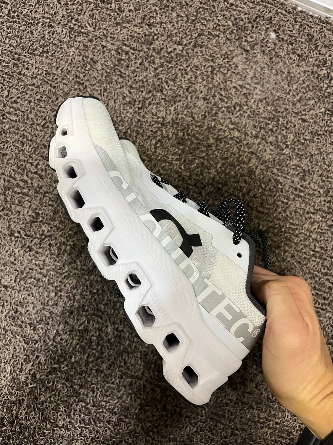 On 클라우드몬스터 / Cloudmonster White-Black 상품이미지5