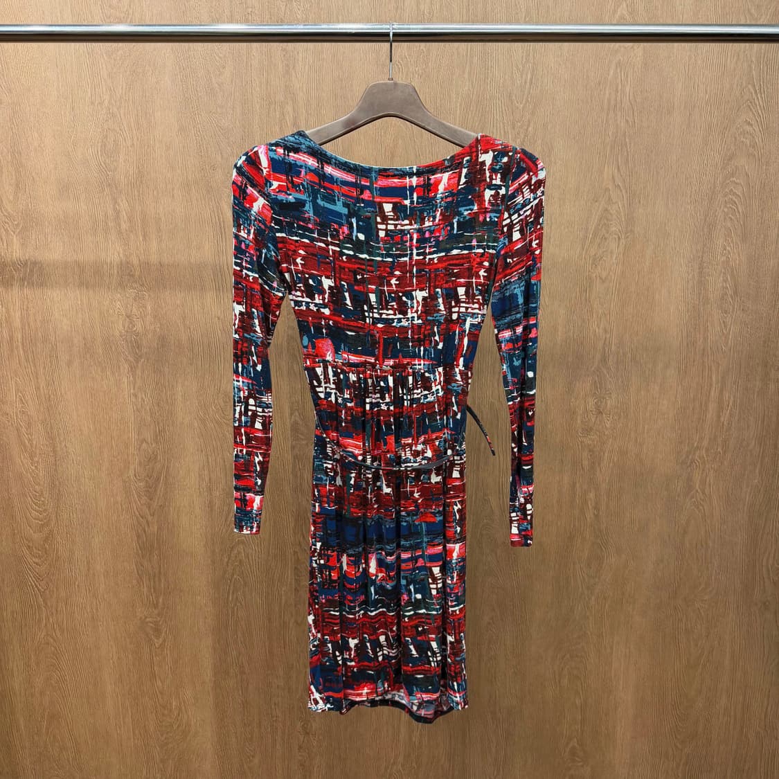 막스마라 위켄드 원피스 드레이프 넥 아트워크 프린팅 벨트 디테일 레드 상품이미지3