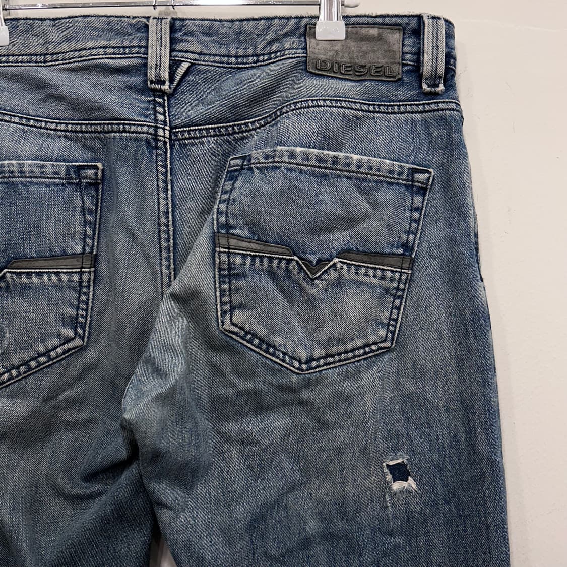 디젤인더스트리 버튼플라이 레귤러핏 데님팬츠 상품이미지1