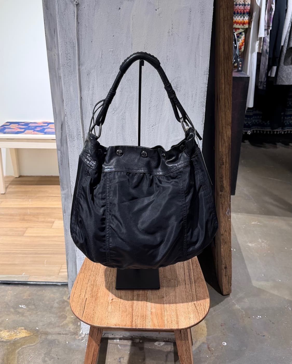 프라다 블랙 나일론 레더 호보백 상품이미지2