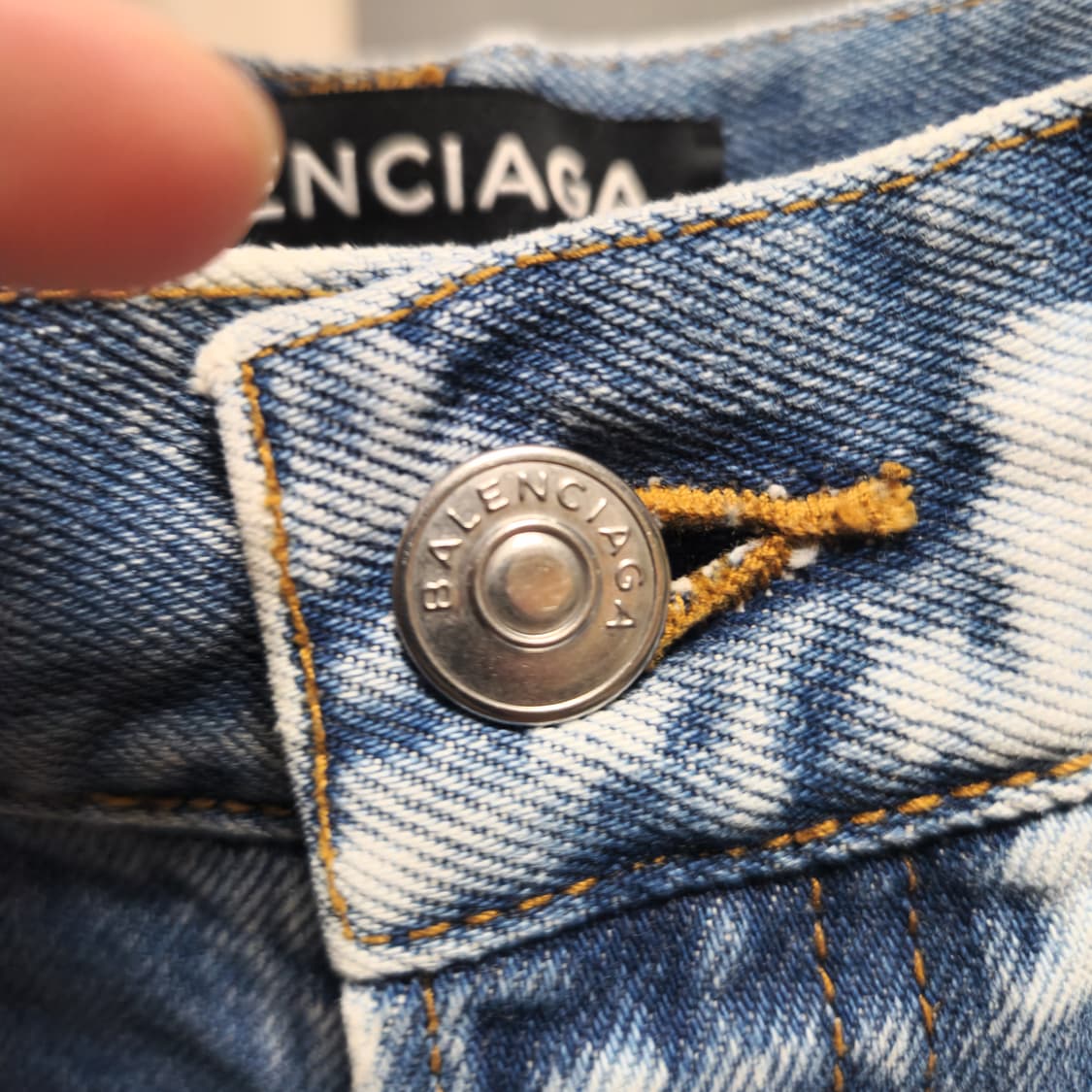 [31/정품] 발렌시아가 프레이드 블리치 데님 청반바지 상품이미지5