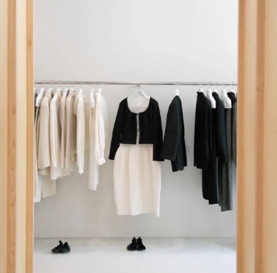 아모멘토 SHEER PADDED CROPPED JACKET 상품이미지3