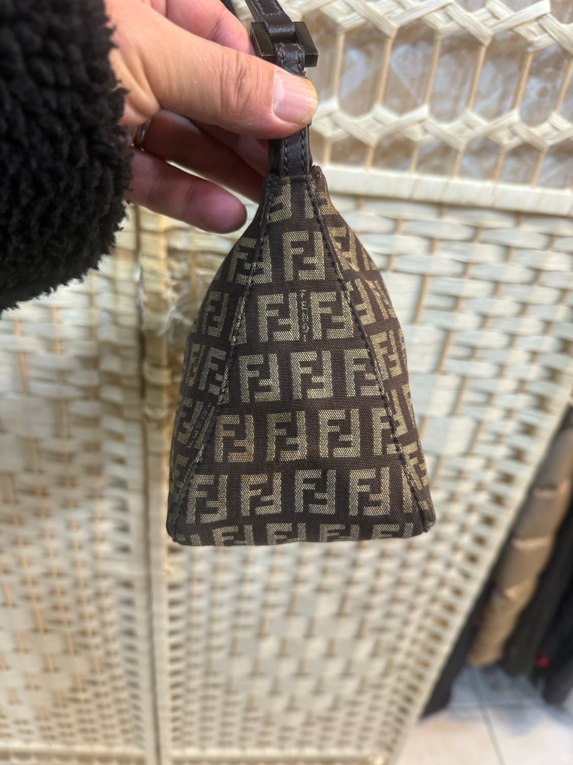 정품 펜디 주카 미니 쇼퍼백 팝니다 상품이미지4