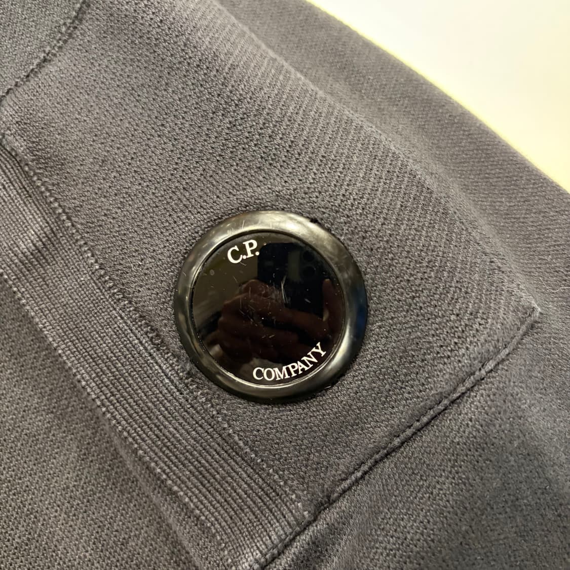 [95] 씨피컴퍼니 니트 레귤러핏 블랙 렌즈 와펜 맨투맨 C125 상품이미지4