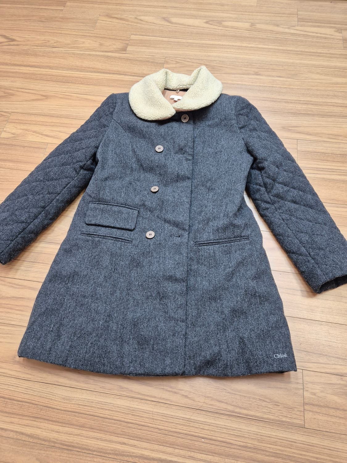 끌로에 여아 코트 14사이즈 판매합니다. 깃털 부분 퍼 재질 포인트로 고 상품이미지1