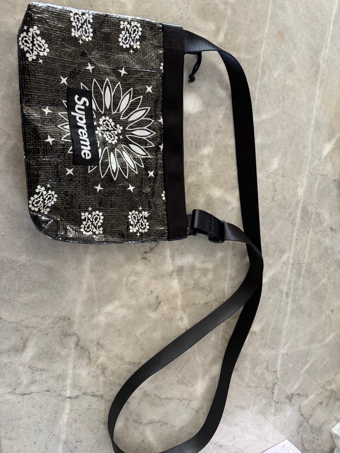 슈프림사이드터트백 팝니다 상품이미지1