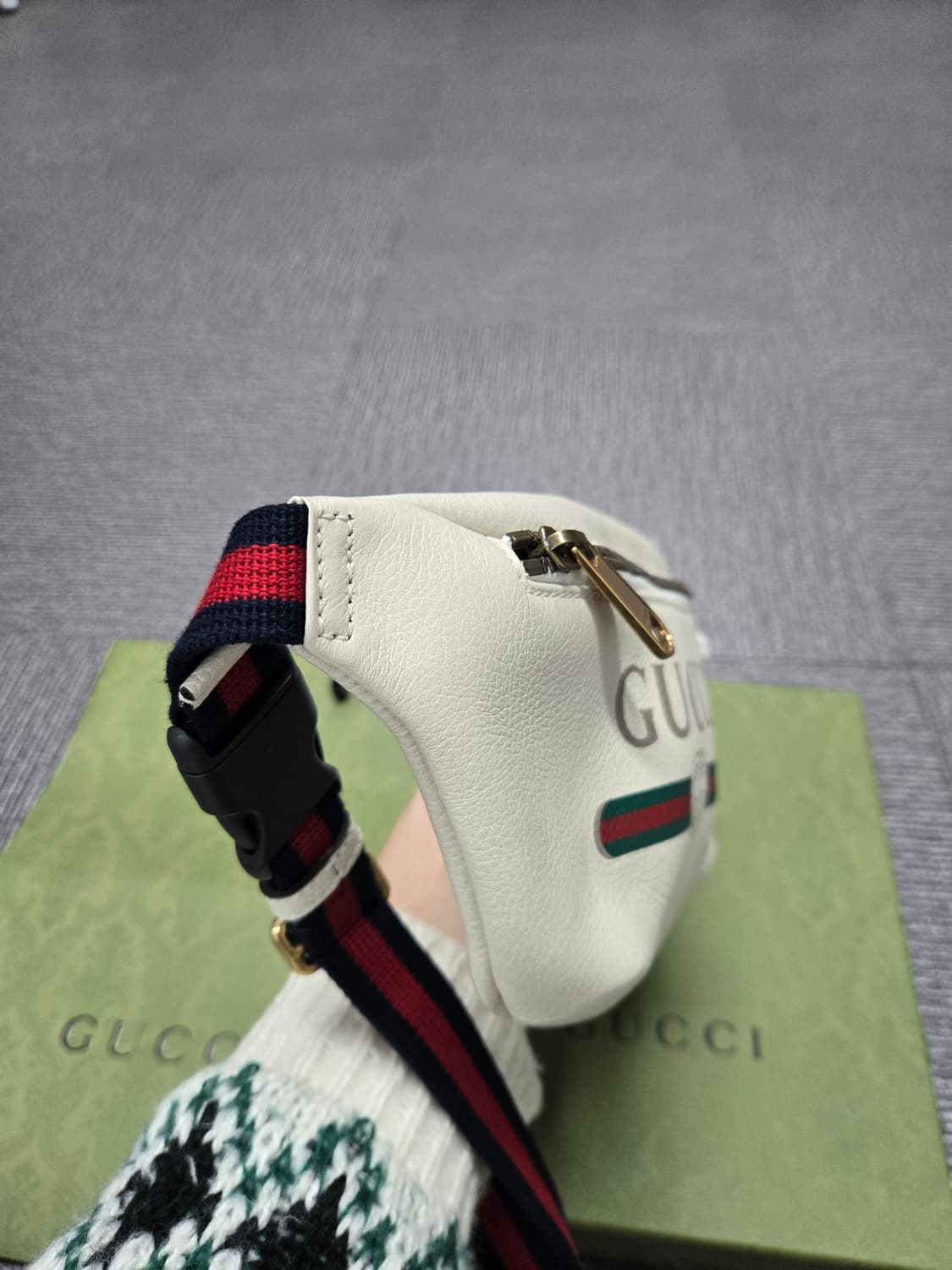 [특가][정품] 구찌 띠로고 힙색 벨트백 상품이미지3