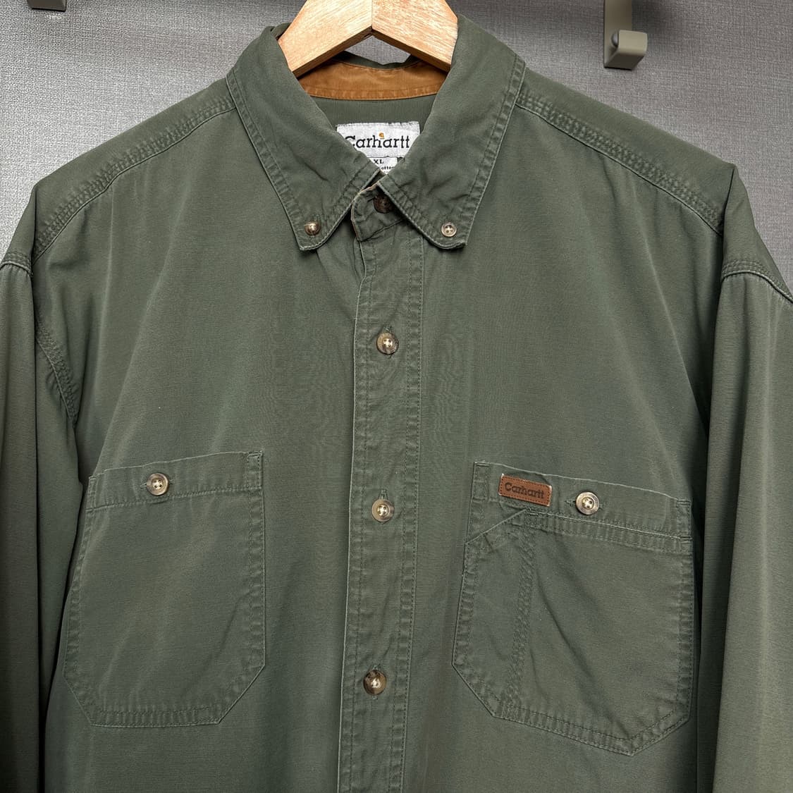 칼하트 가죽탭 셔츠 상품이미지3