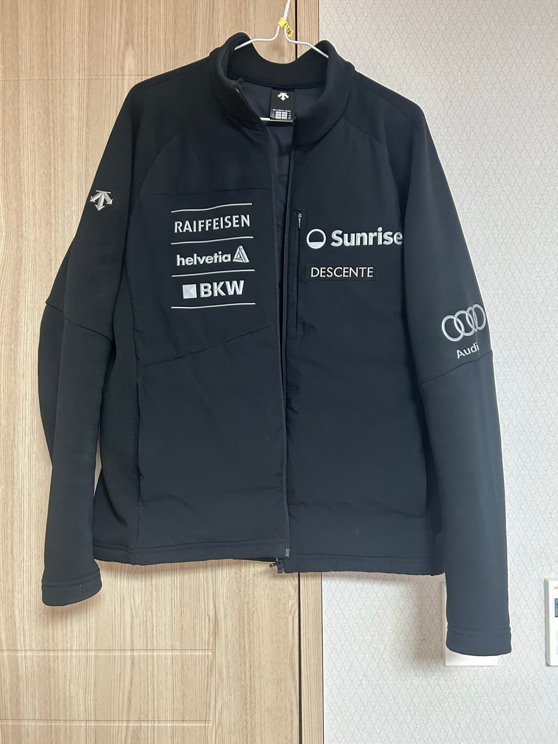 데상트 하이브리드 자켓 상품이미지1