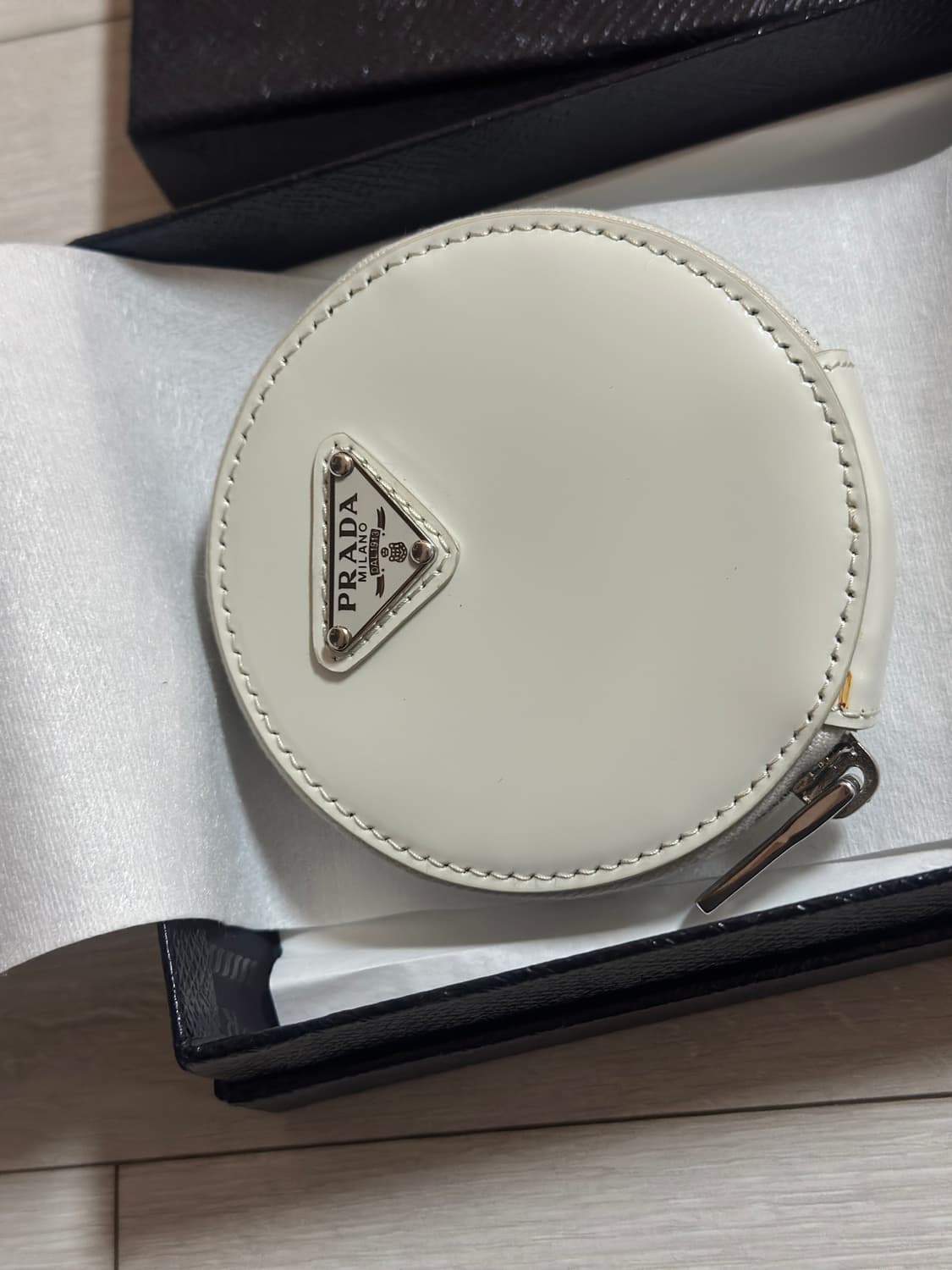 프라다 원형 레더 미니 파우치 동전 지갑, 가방 참장식 상품이미지4