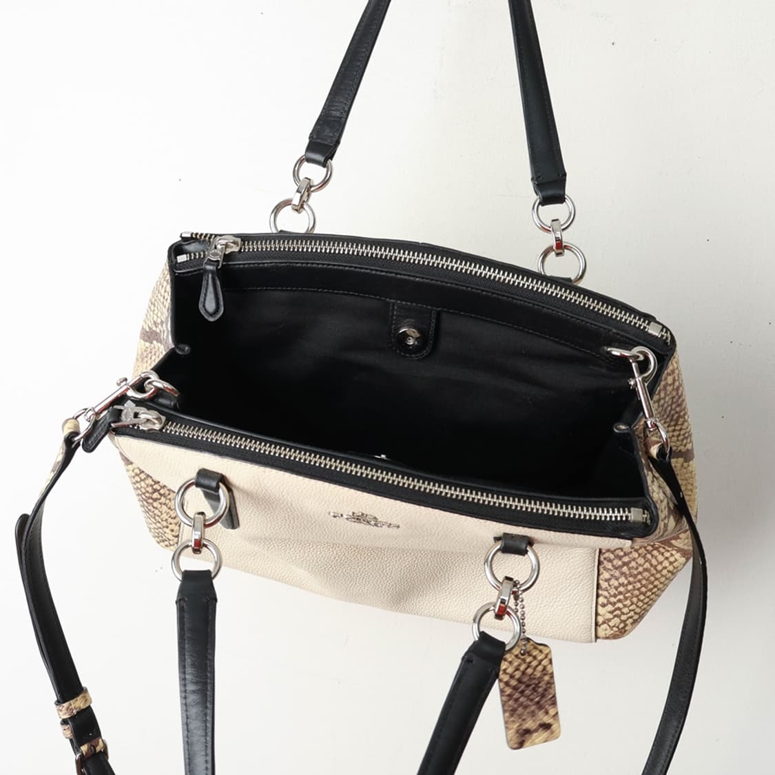 코치 가죽 숄더 크로스백 상품이미지6