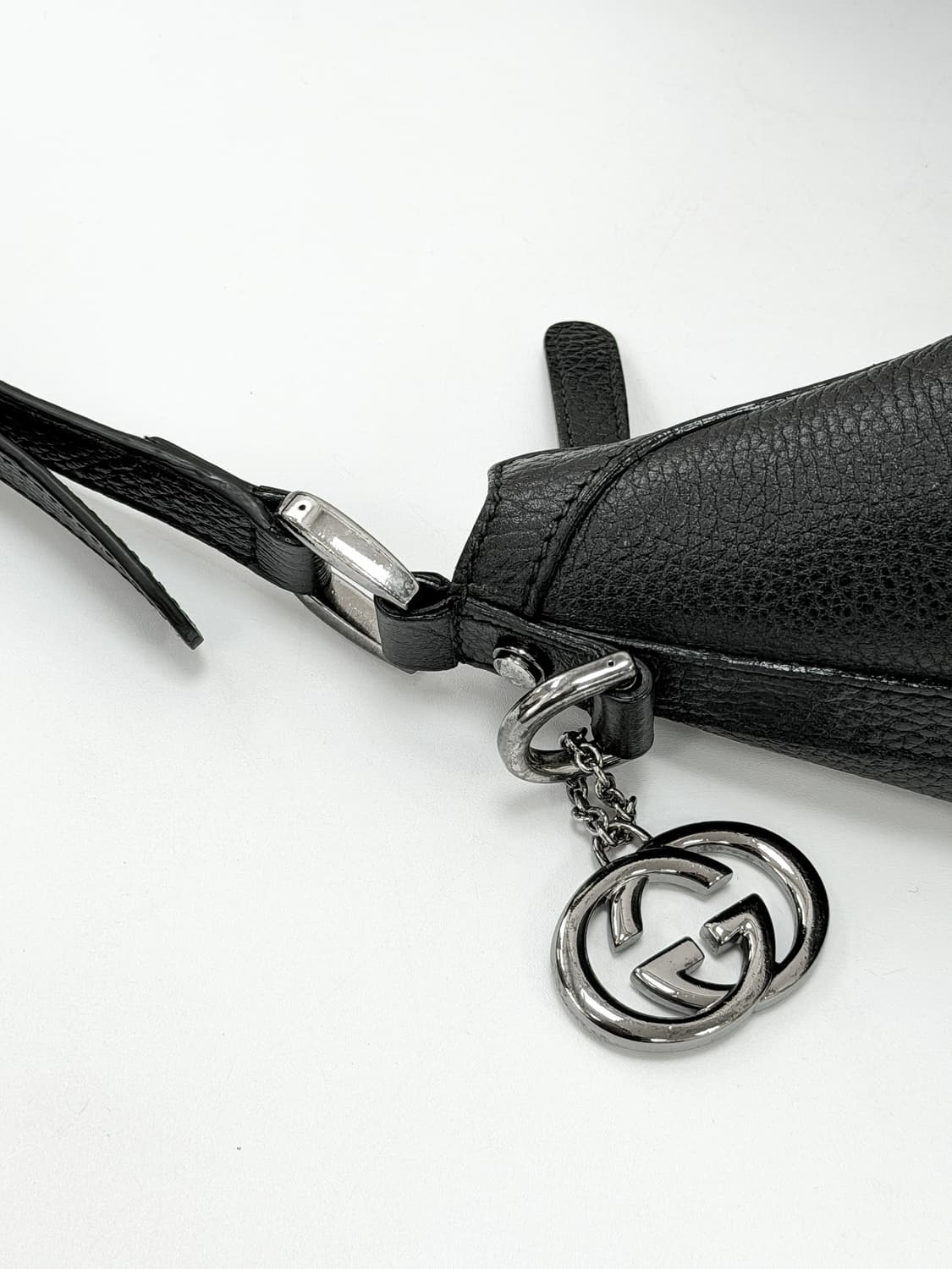 구찌 레더 참 호보백 상품이미지3