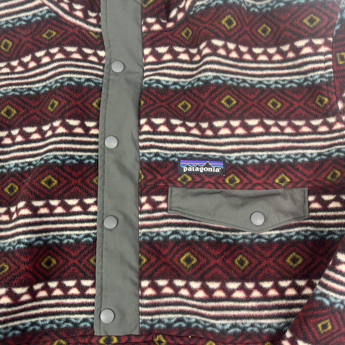 10s 파타고니아 리버서블 신칠라 스냅T 버건디 패턴 상품이미지2
