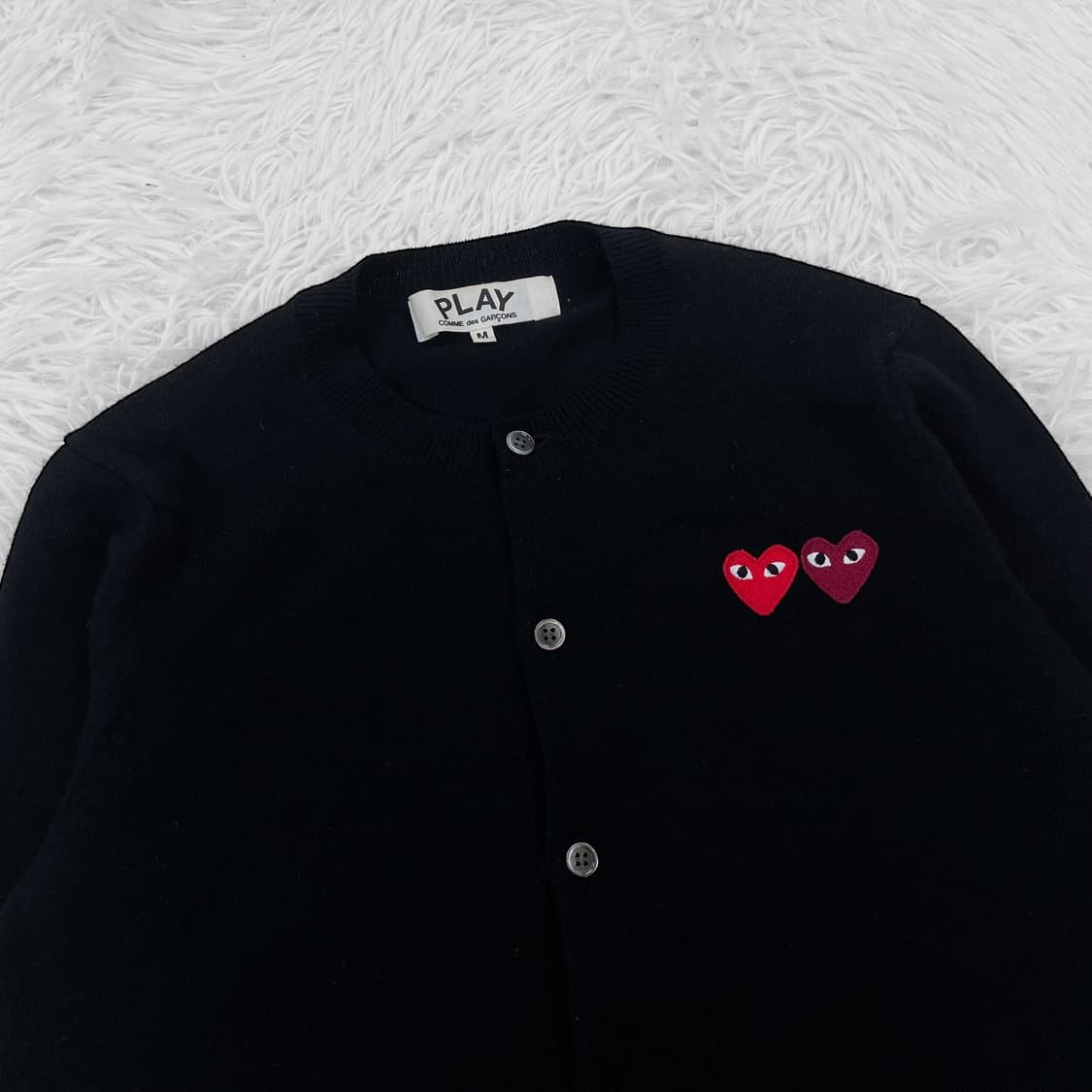 꼼데가르송 더블 하트 와펜 라운드 가디건 니트 블랙 상품이미지3