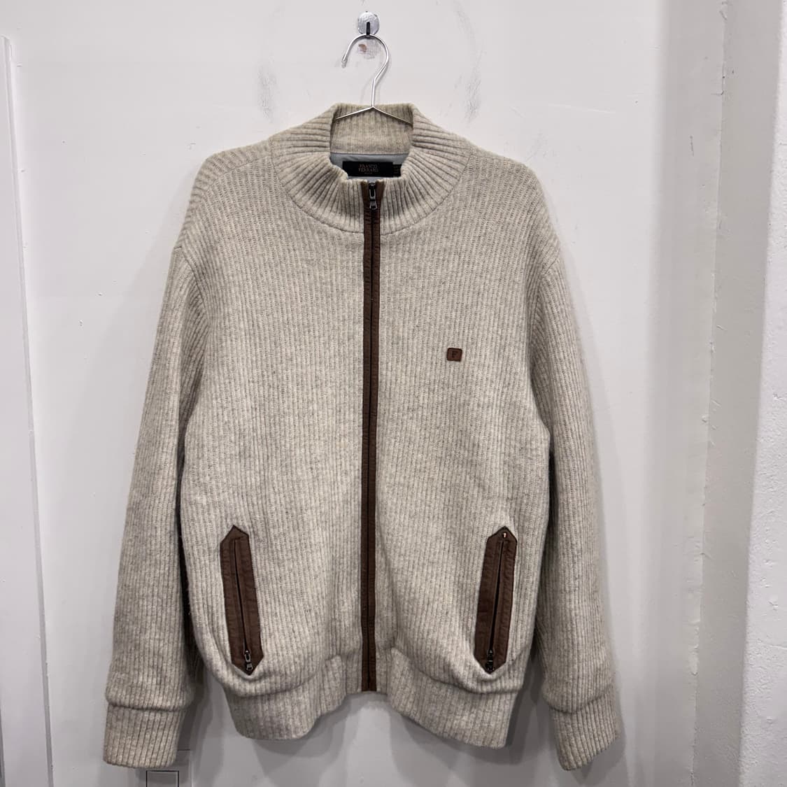 프랑코 페라로 스웨이드 패치 하이넥 니트 집업 상품이미지2