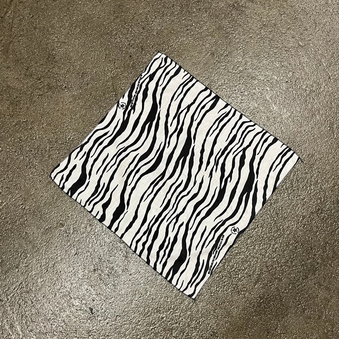 90s 빈티지 지브라 패턴 반다나 상품이미지1