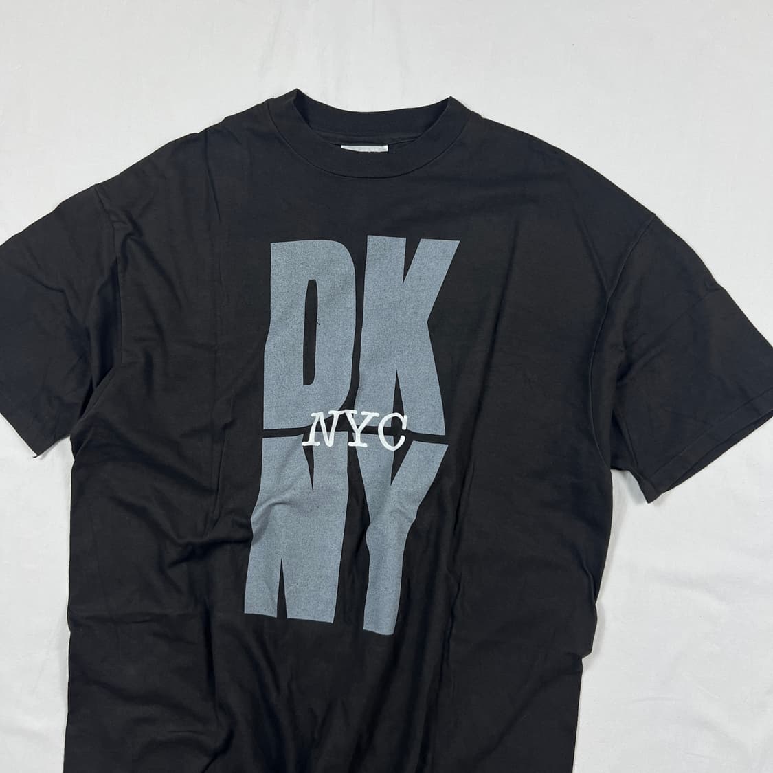 90’s 디케이앤와이 dkny nyc 스펠아웃 프린트 반팔티 상품이미지2