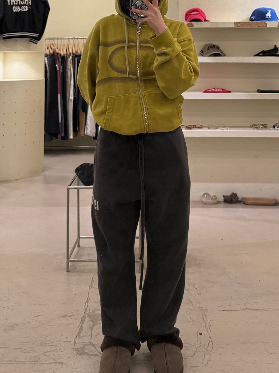 에센셜 1977 로고 스웻팬츠 U1593 상품이미지1