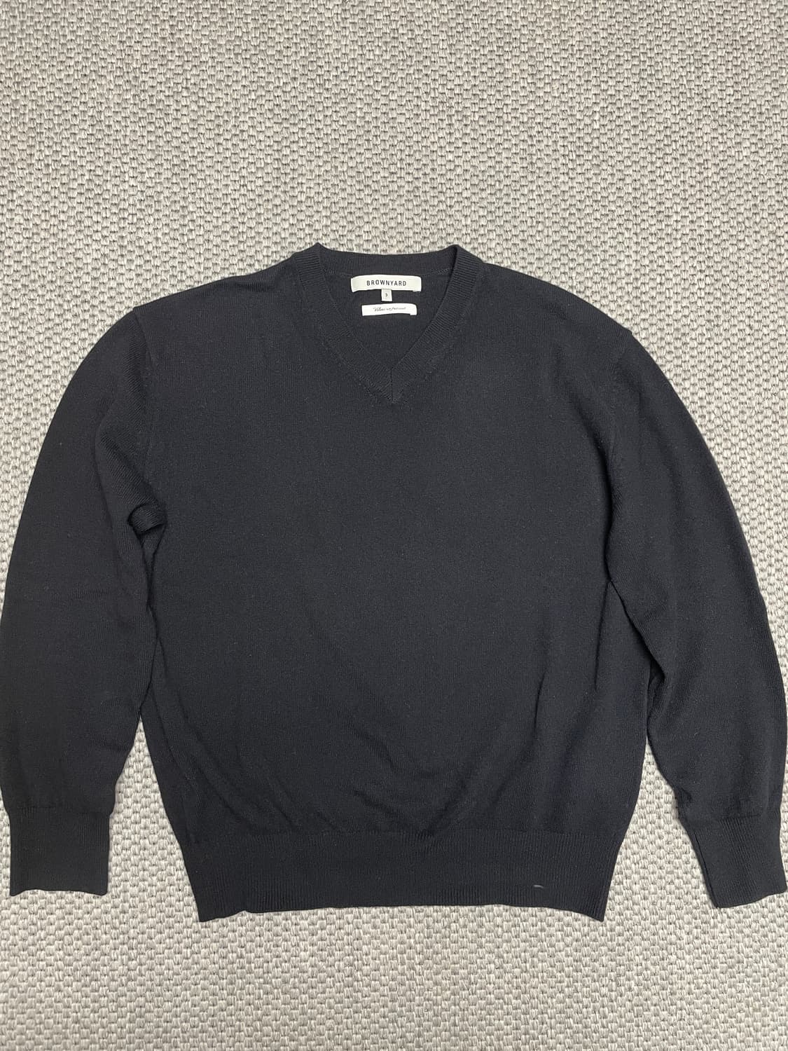 (3) 브라운야드 25FW 브이넥 니트 블랙 상품이미지2