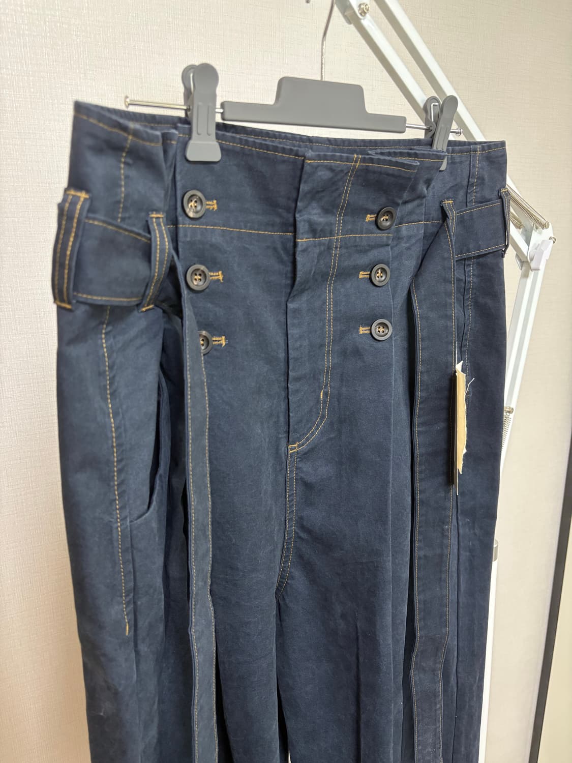 (32) 나아나나 피치 크랙 플리츠 벨티드 팬츠 - 네이비 상품이미지3