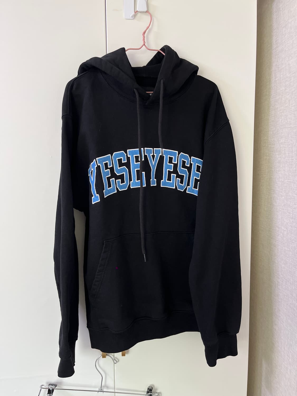 YESEYESEE 블랙 블루아치로고 S 상품이미지1