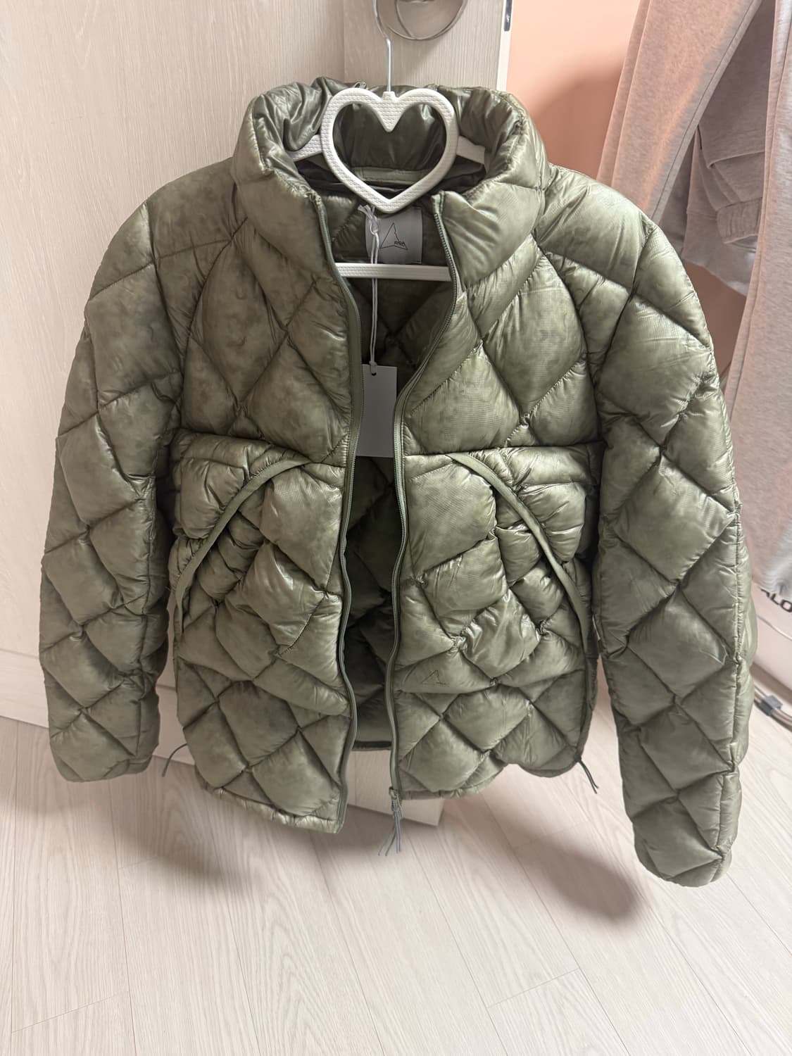 로아하이킹 다운 자켓 세이지그린 상품이미지1