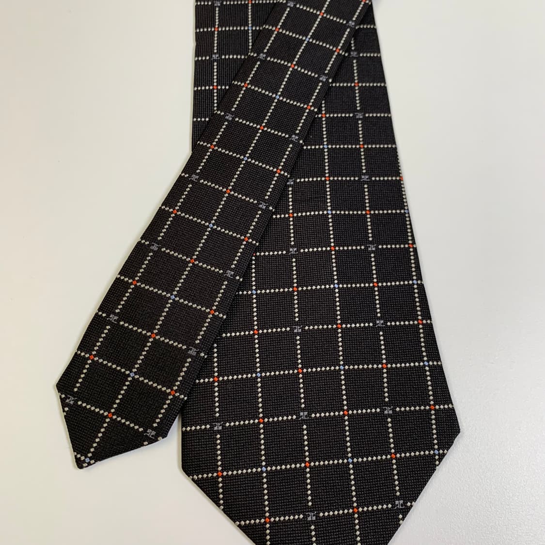 꾸레쥬(Courreges) 블랙컬러 명품 모노그램 실크넥타이 최상급 상품이미지4