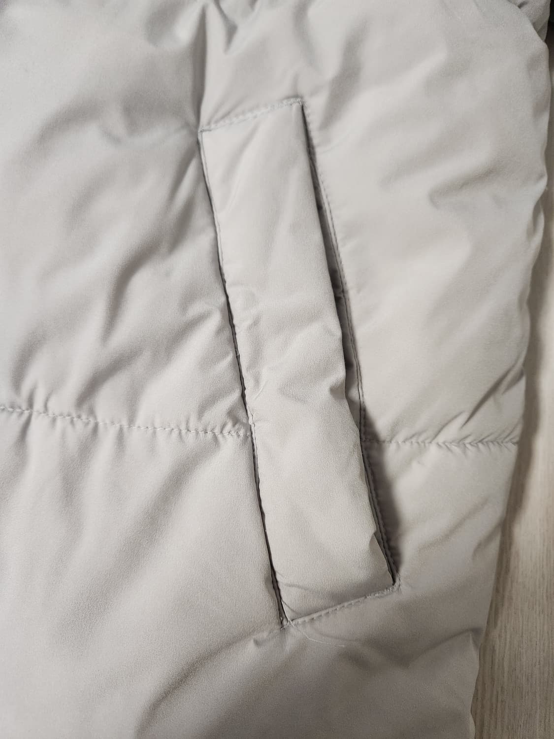 스파오 남녀공용 그레이 푸퍼 숏패딩 사이즈95m

여러 중고사이트에도 같 상품이미지4