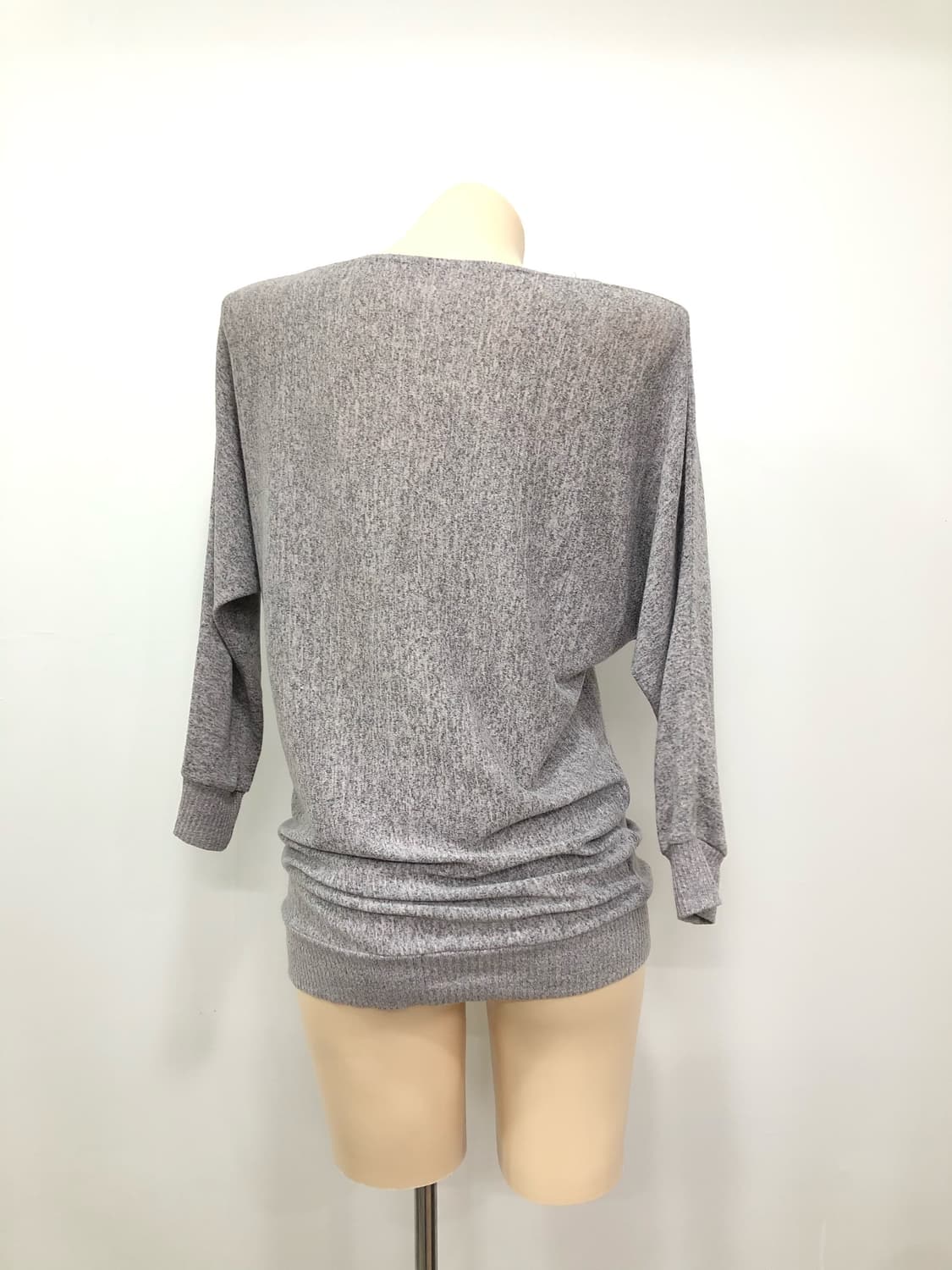 soft gray batwing button top 상품이미지3