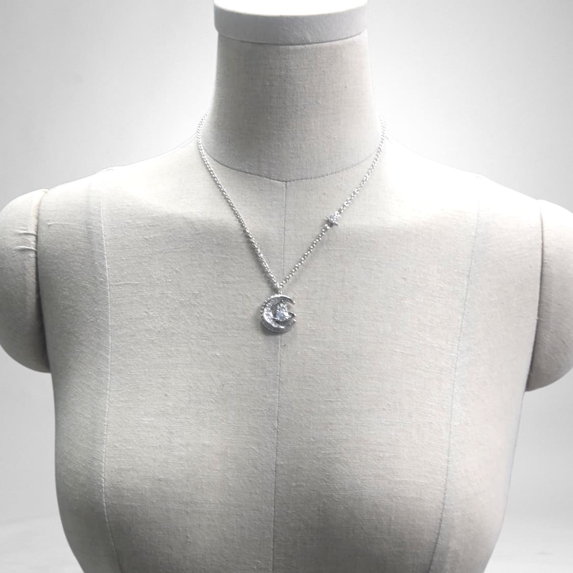 비비안웨스트우드 도리나 문 목걸이 상품이미지4