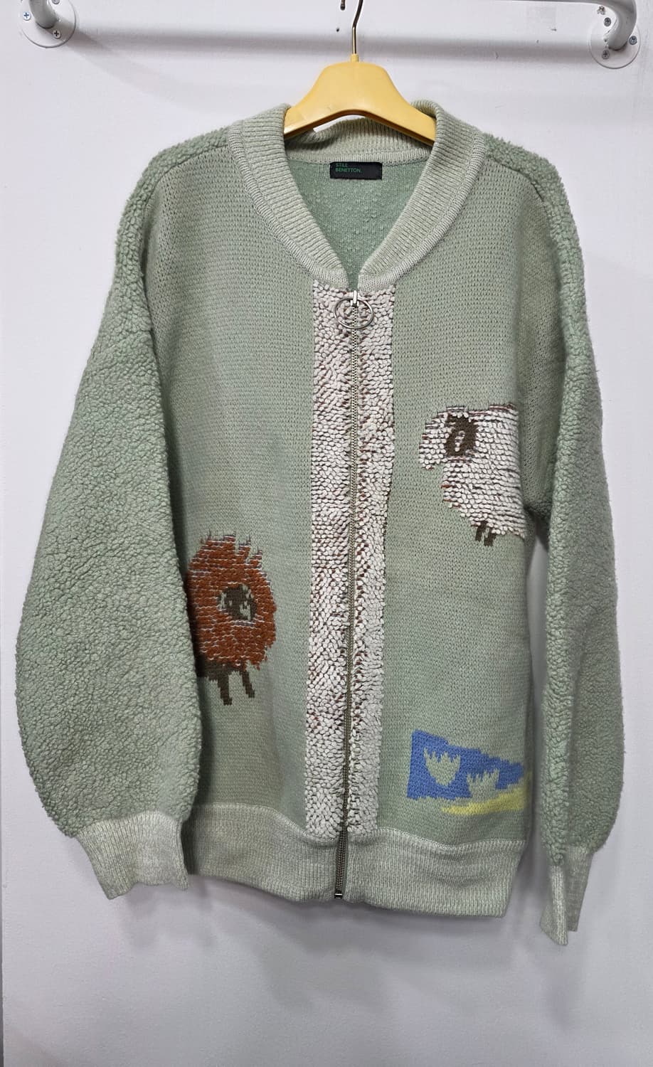 베네통 여성 애니멀 부클 니트 가디건 상품이미지1