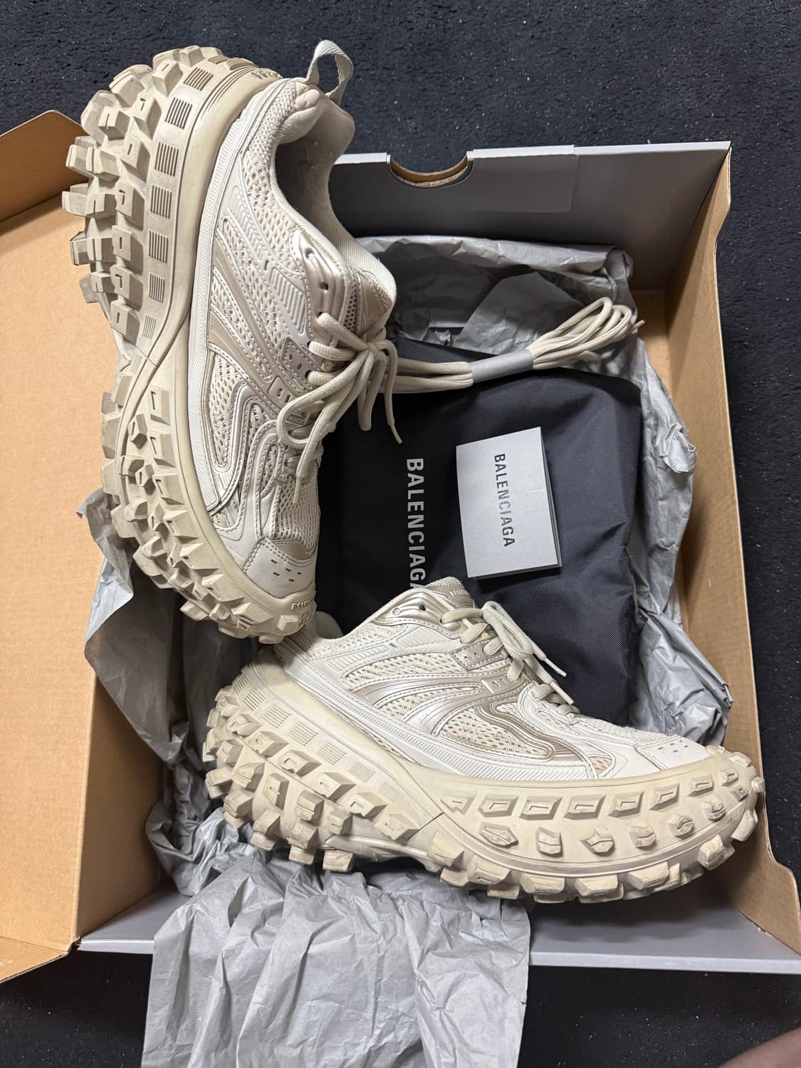 발렌시아가 디펜더 39 상품이미지1