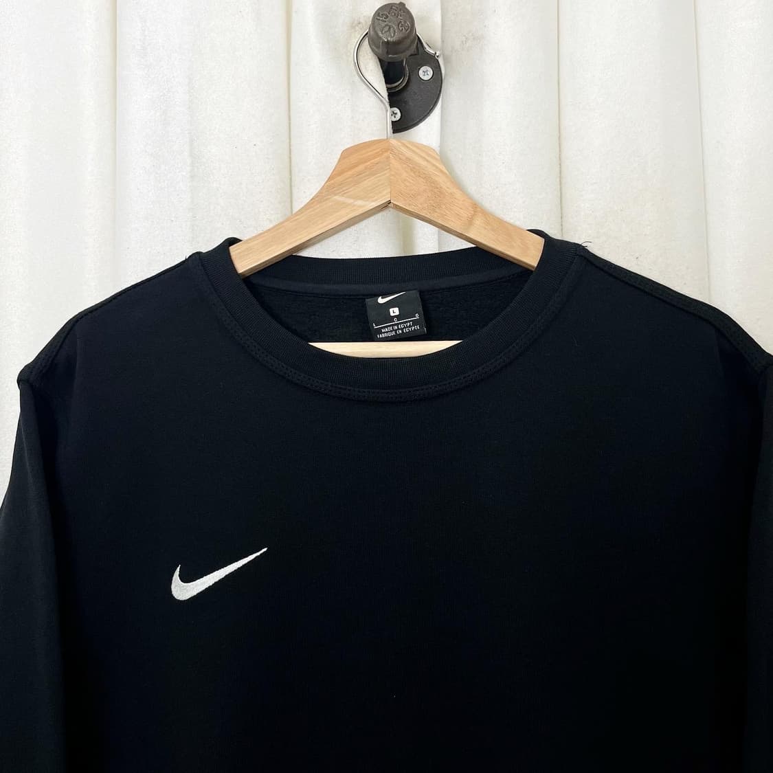나이키 블랙 라운드 스몰로고 맨투맨 상품이미지2