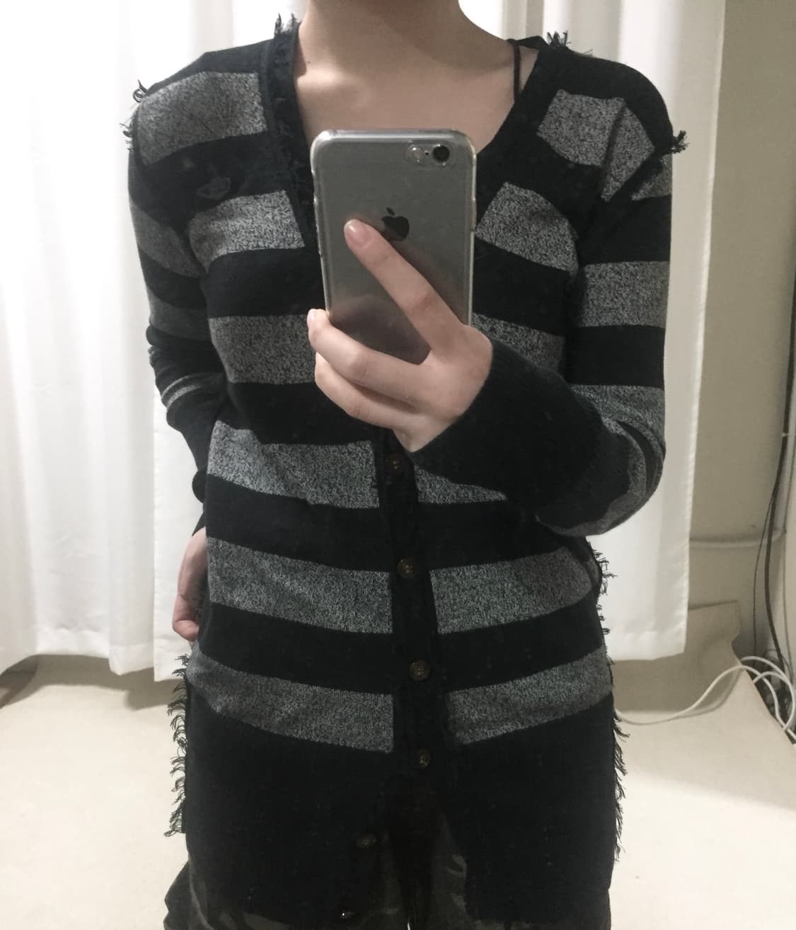 비비안웨스트우드 블랙 그레이 스트라이프 브이넥 가디건 상품이미지1