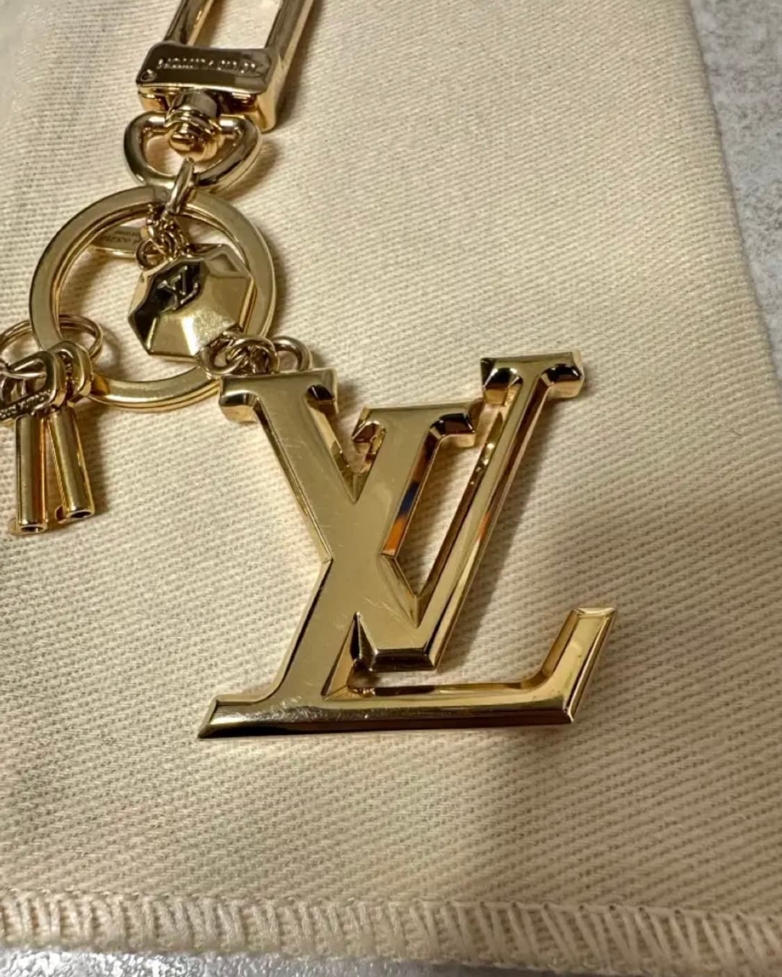 루이비통 LV 금장 파셋 키링 백참 키홀더 + 미니 열쇠 상품이미지3