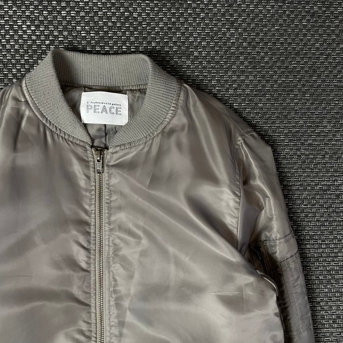 PEACE 회색 나일론 MA-1 항공 점퍼 상품이미지3