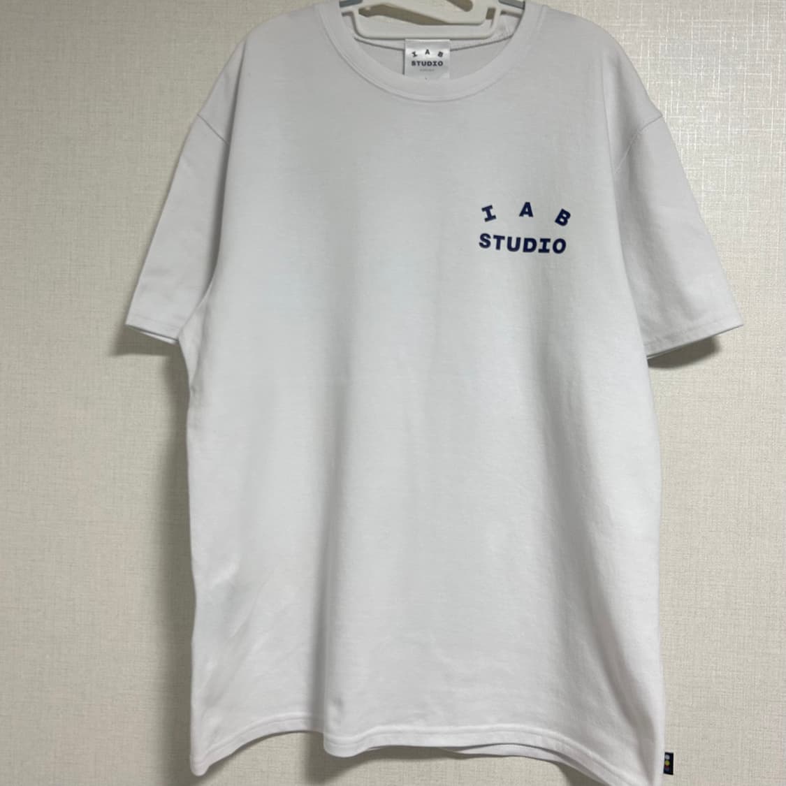 아이앱스튜디오 반팔 티셔츠 화이트 네이비 L   상품이미지4