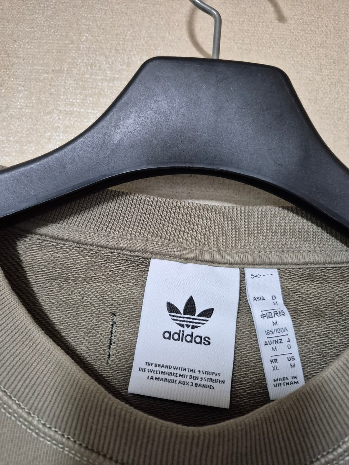 아디다스 카키 맨투맨 상품이미지4