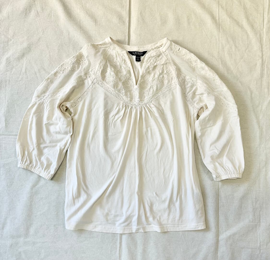 아이보리 레이스 디테일 티셔츠 상품이미지1